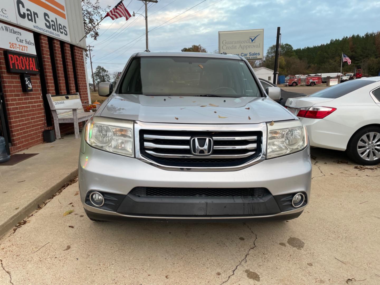 2015 Silver /Gray Honda Pilot EX-L 2WD 5-Spd AT (5FNYF3H5XFB) with an 3.5L V6 SOHC 24V engine, 5-Speed Automatic transmission, located at 204 Hwy. 16 East, Carthage, MS, 39051, (601) 267-7277, 0.000000, 0.000000 - Photo#2